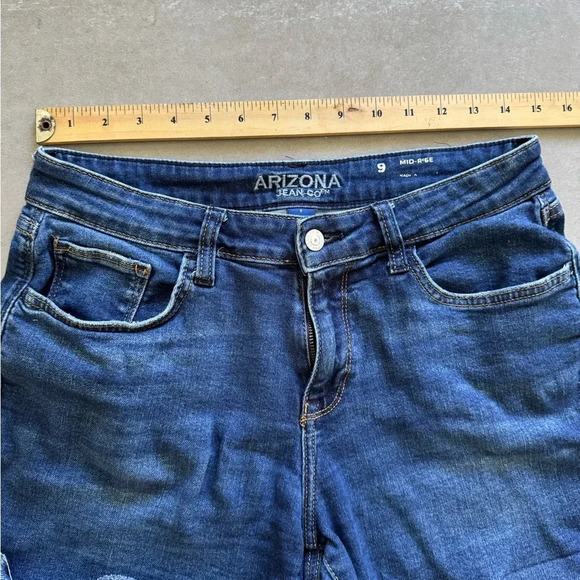 Arizona Jean Co. Women’s Mid-Rise Denim Shorts Size 9 Raw Hem - Picture 8 of 9